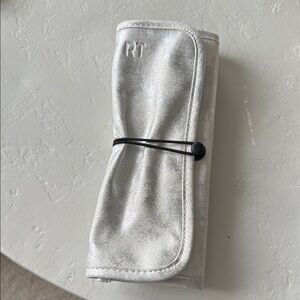 NEW- Real Techniques Makeup Brush Set with Carrying Case